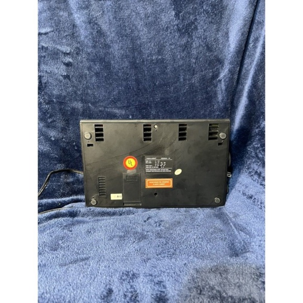 Realistic Chronomatic 267 AM/FM Alarm Clock Radio 12-1575 In Brown Color Working - Picture 2 of 8